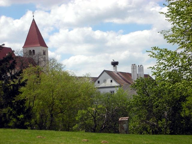 Kirche mit Pfarrhof