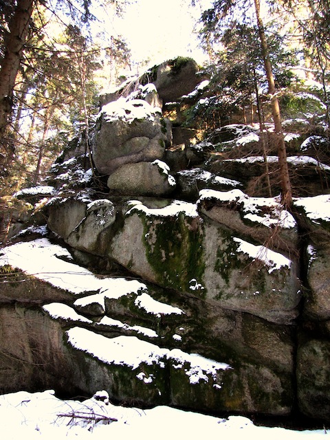 Felsenwand neben dem Kamp
