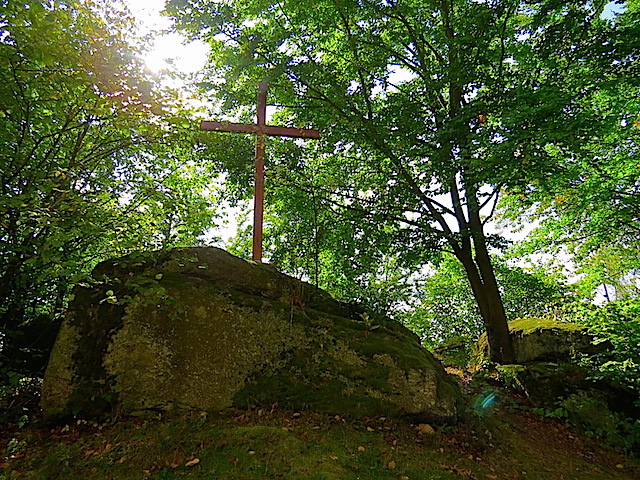 Kreuz mit Kultplatz